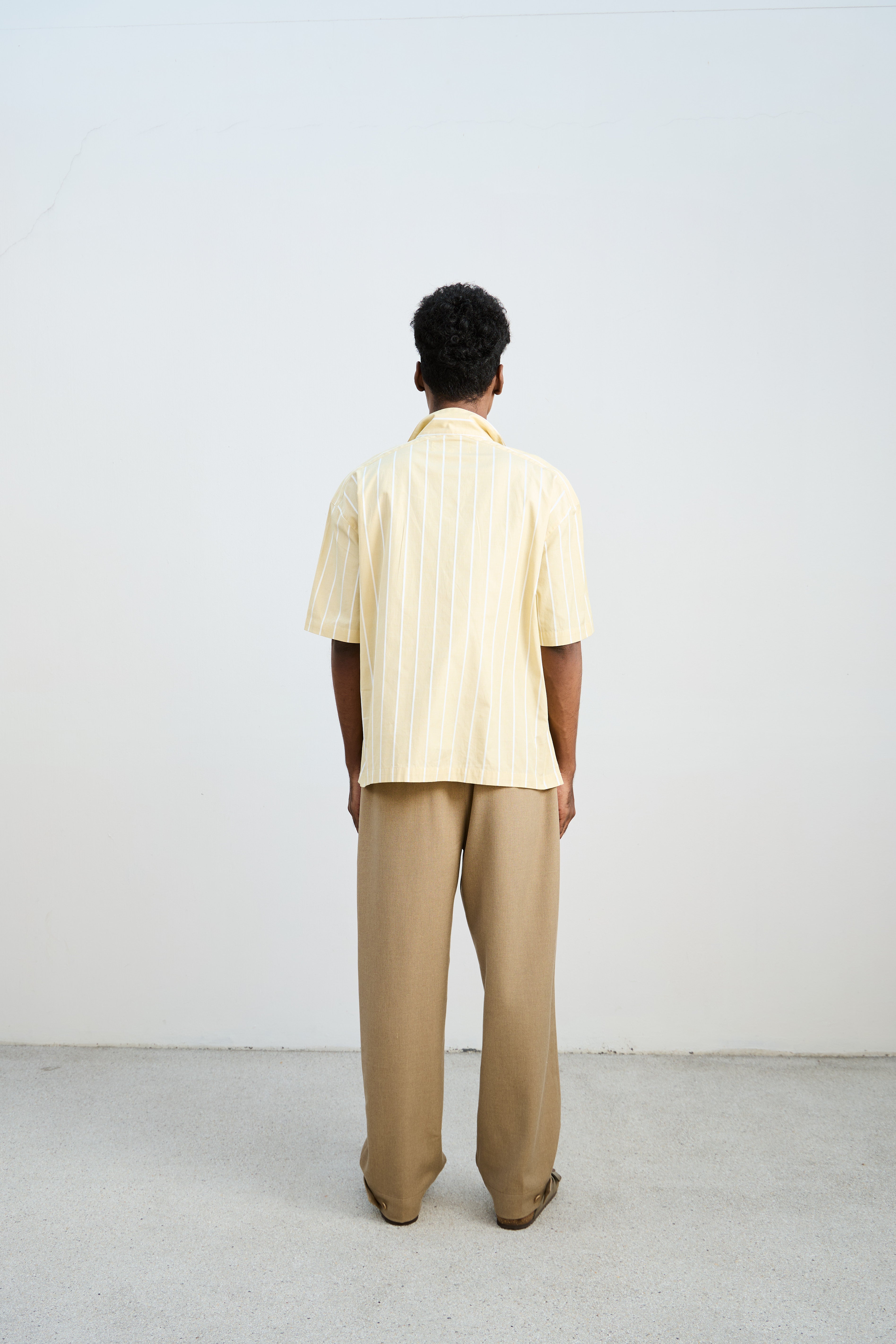 Banded collar shirt