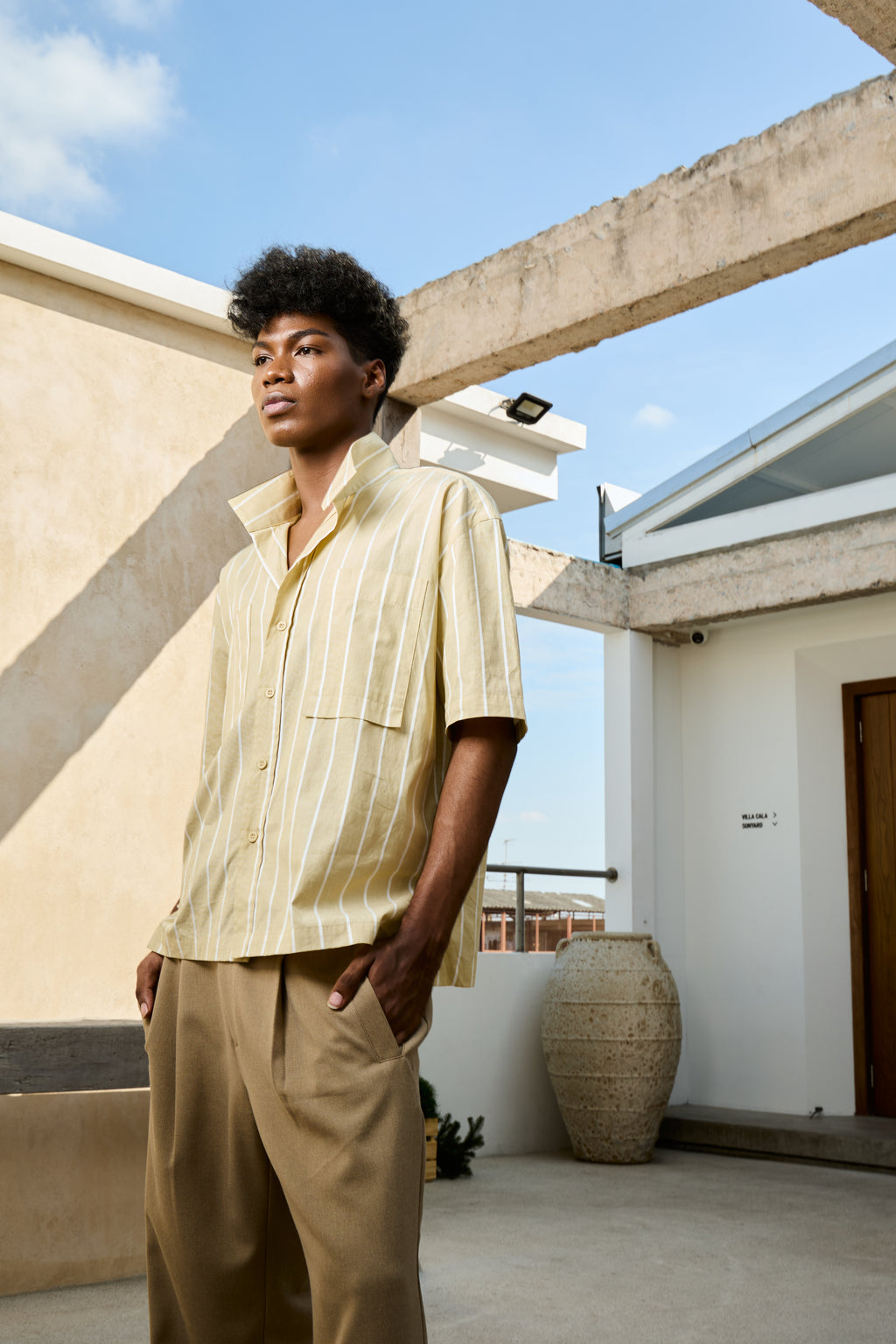 Banded collar shirt